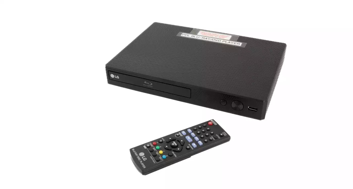 Blu-ray/dvd player and remote.