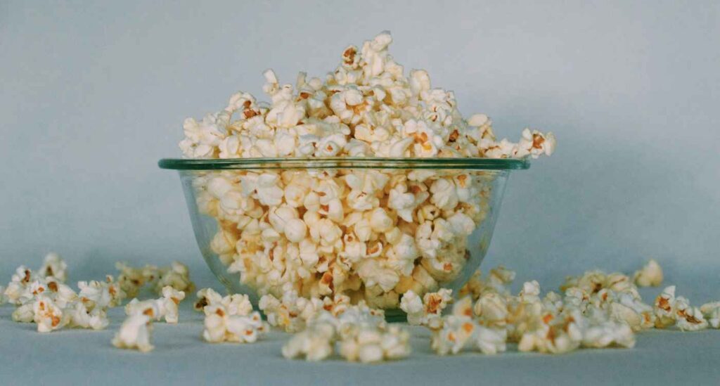 Image of an overflowing bowl of popcorn